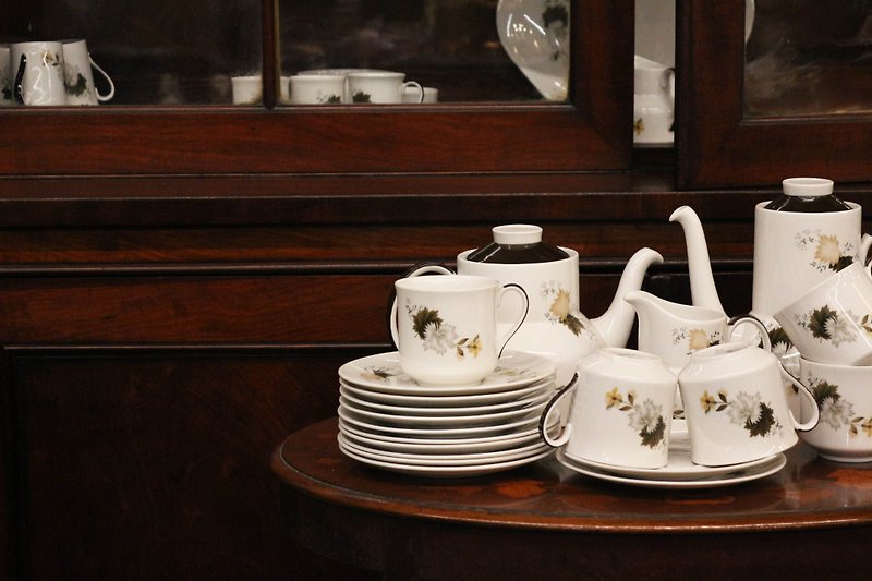 英國。Royal Doulton秋葉瓷器 咖啡/ 紅茶組 - 盤子/餐盤 - 瓷 白色