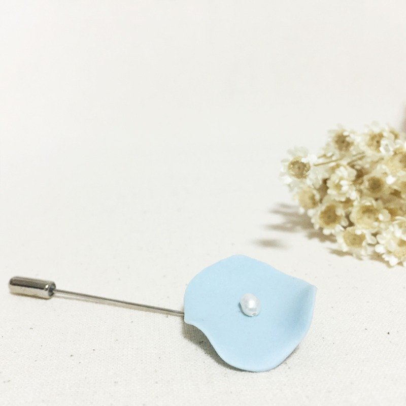 Handmade Clay Lotus Leaf with Pearl Pin - Baby Blue - เข็มกลัด - ดินเผา 