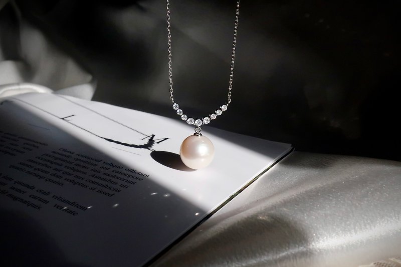 WEISHI法式V形珍珠項鍊 天然海水珍珠 S925 鑲鑽設計 - 項鍊 - 珍珠 銀色