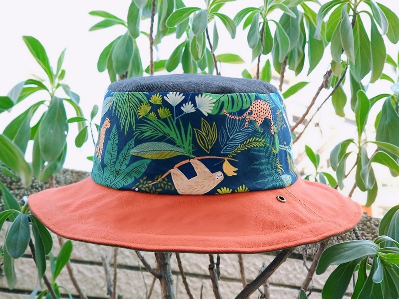 小牛村 手工雙面帽 遮陽 漁夫帽 樹懶 鸚鵡【動物叢林】BF-107 - 帽子 - 棉．麻 藍色
