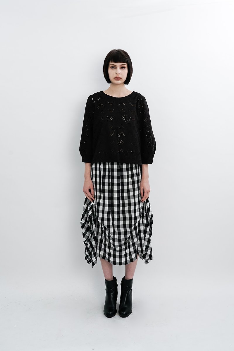 Lace sleeves. Black cotton top. Spring Summer | Ysanne - เสื้อผู้หญิง - ผ้าฝ้าย/ผ้าลินิน สีดำ