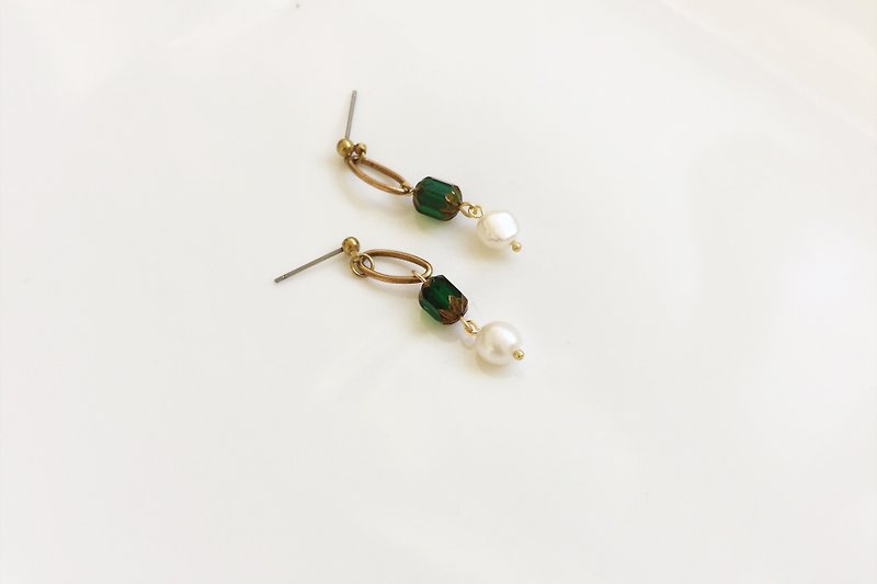 Green hidden pearl brass earrings - Earrings & Clip-ons - Other Metals Green
