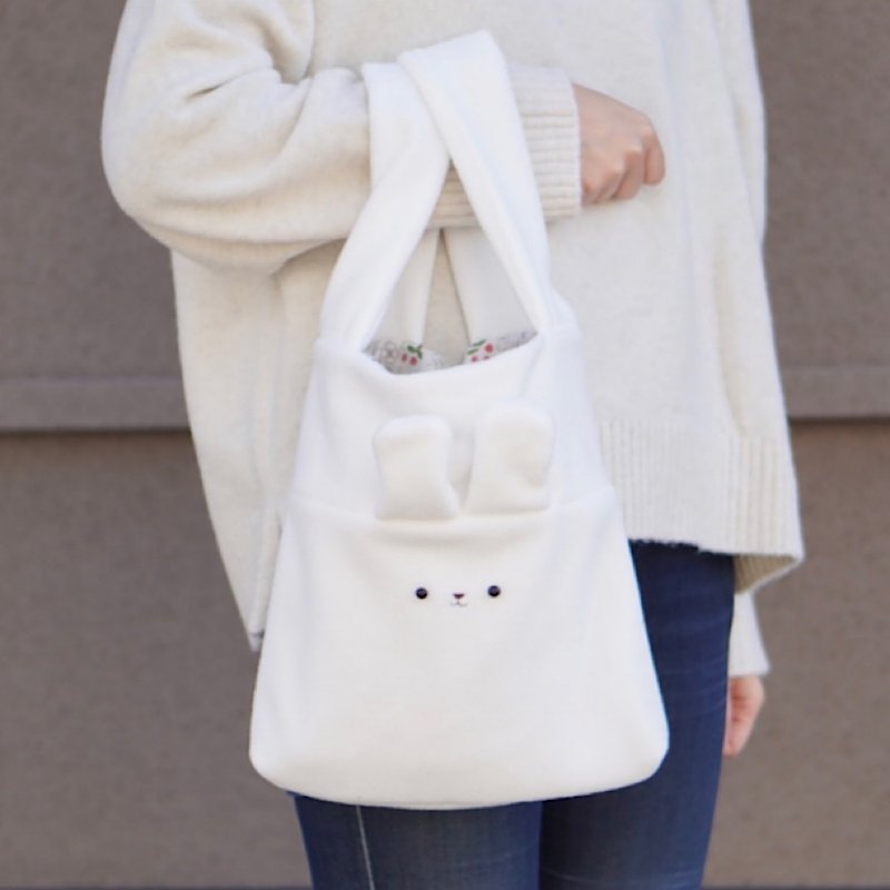 Fluffy bunny bag - กระเป๋าถือ - วัสดุอื่นๆ ขาว