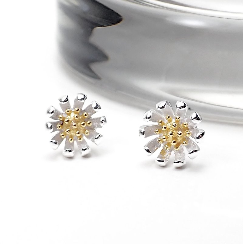 Two-color three-dimensional daisy flower 925 sterling silver earrings - Earrings & Clip-ons - Sterling Silver Silver