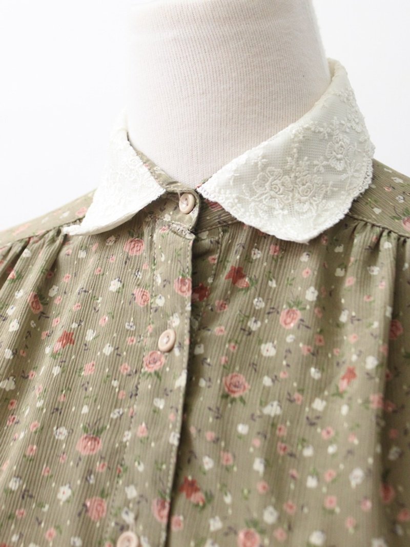 【RE1021T253】 autumn Japanese system of the Department of the Department of splicing lace collar card of its floral antique shirt - Women's Shirts - Polyester Khaki