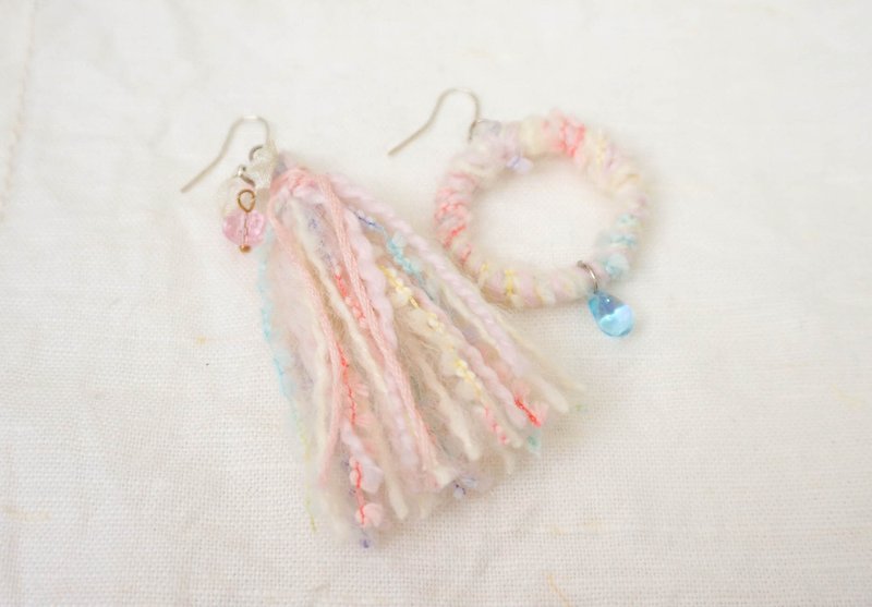 Handmade tassel earrings | girl (a pair) - ต่างหู - ขนแกะ สึชมพู