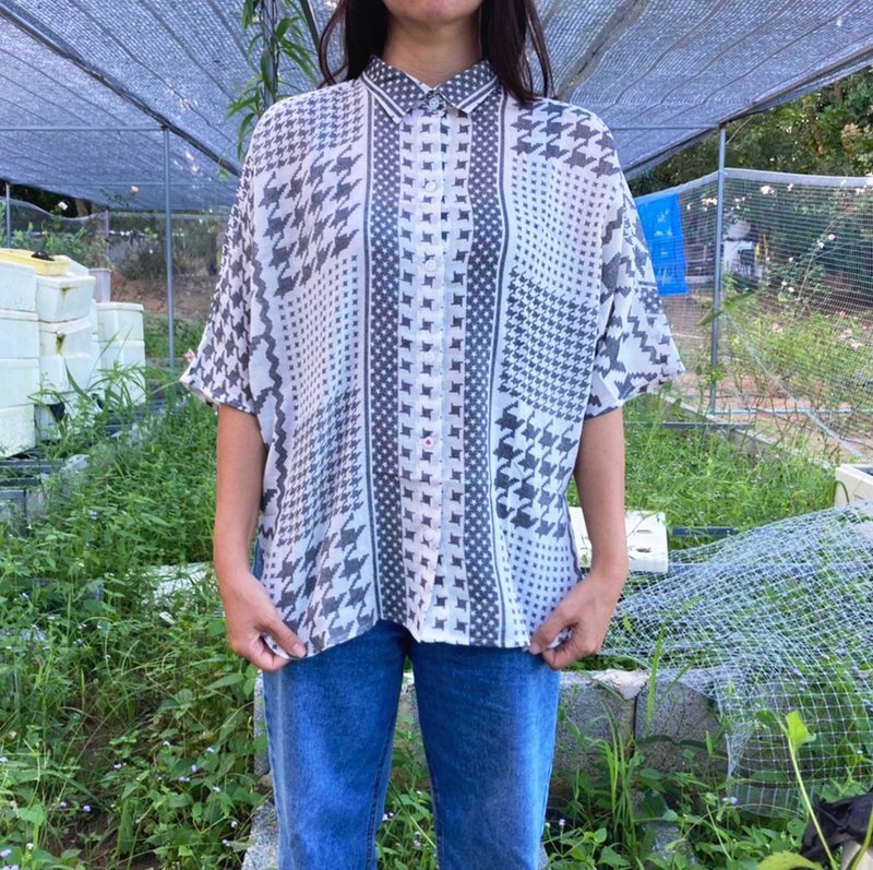 Short Sleeve Shirt, Cotton Muslin, No Armhole Design,High Side Slit. - 女襯衫 - 棉．麻 白色