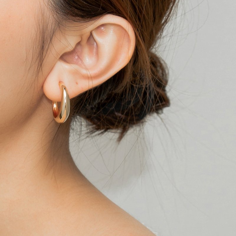 Brass 18K Gold Plated Cassic Hoop Earrings - Small - 耳環/耳夾 - 銅/黃銅 金色