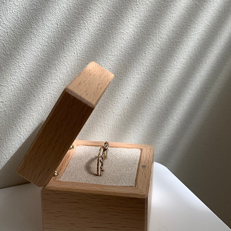 Handmade beech custom solid wood box. Ring box - customized hot black letters - แหวนทั่วไป - ไม้ สีกากี