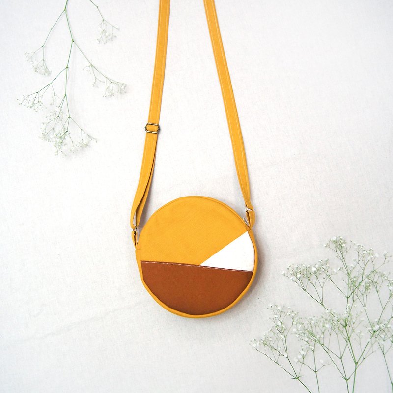 Gift small round bag series hand-made color matching round shoulder bag cross-body bag-mustard yellow - กระเป๋าแมสเซนเจอร์ - ผ้าฝ้าย/ผ้าลินิน สีเหลือง