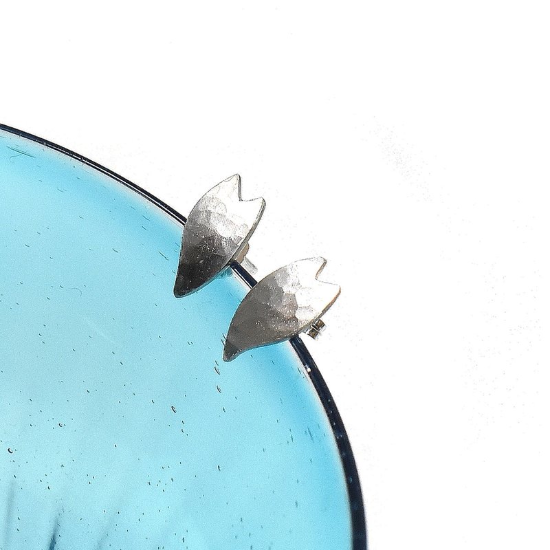 櫻花花瓣 銀質耳環 槌紋 - 耳環/耳夾/耳骨夾 - 純銀 銀色