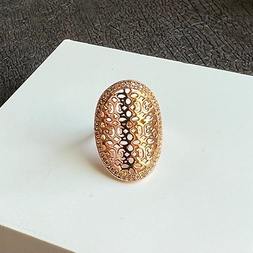 SOIRÉE BY N.Y. 蒔華芮設計師輕珠寶 花絲古典雕紋鑲鑽戒指(共3色)－橢圓形