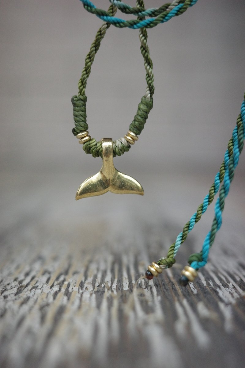 尋找你的小幸運-黃銅鯨魚尾蠟繩編項鍊02 - 項鍊 - 銅/黃銅 