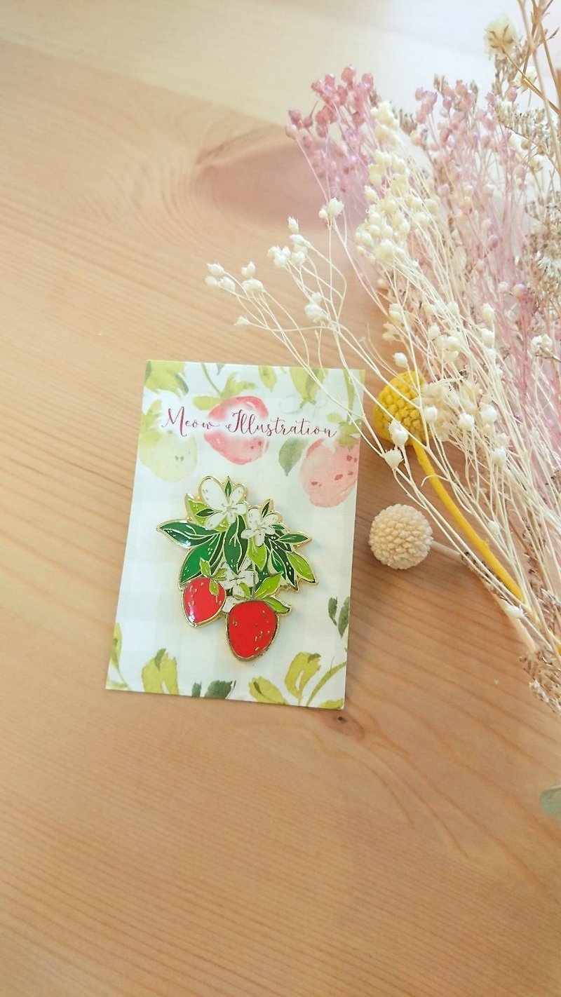 Strawberry brooch - Brooches - Other Metals Green