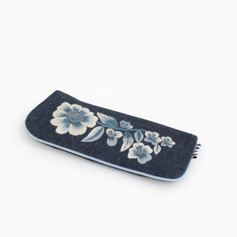 レトロフラワー刺繍・ペンケース - 零錢包/小錢包 - 棉．麻 藍色