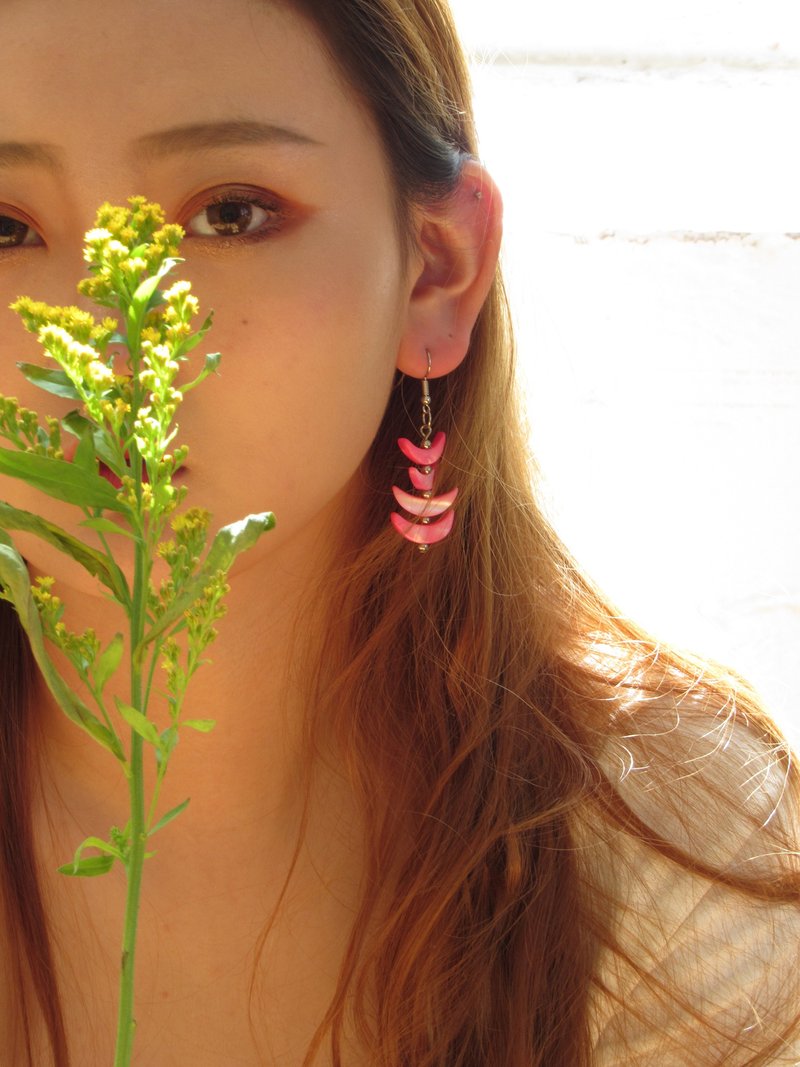 Vintage Pink Crescents Shell Drop Earrings - ต่างหู - เงิน สึชมพู