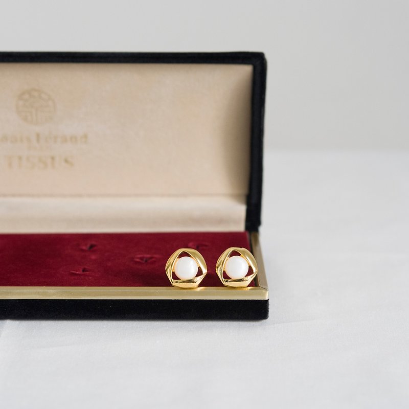Vintage 早期鈕扣手工耳環 - 三角珍珠 - 耳環/耳夾 - 塑膠 金色