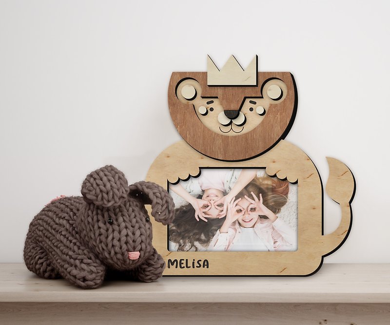 Personalized lion picture frame Kids room decor First baby gift Multiple colors - 畫框/相架  - 木頭 多色