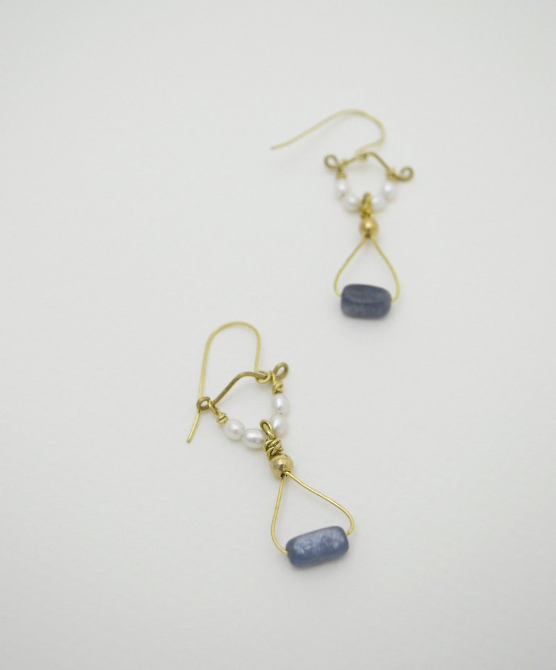 宮廷式-藍晶石‧米粒珍珠‧黃銅長耳環 - 耳環/耳夾 - 純銀 多色