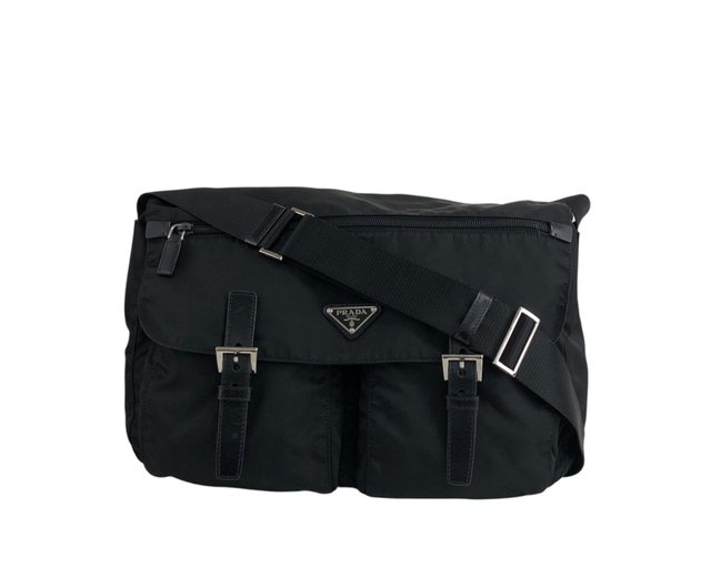 プラダ　PRADA メッセンジャーバッグ　トライアングルロゴ　ブラック　ナイロン 日本直送 名牌中古包 】PRADA プラダ ショルダーバッグ ブラック