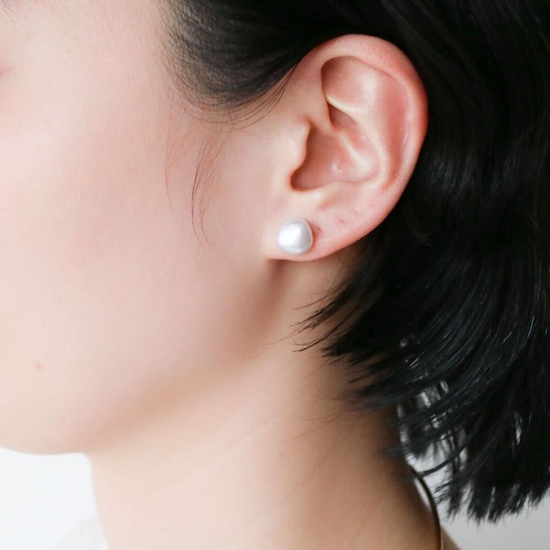 simple baroque pearl earring - 耳環/耳夾 - 石頭 白色