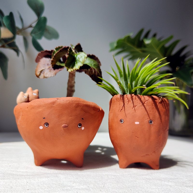 Set of 2 small planters, terracotta face pots. - เซรามิก - ดินเผา 