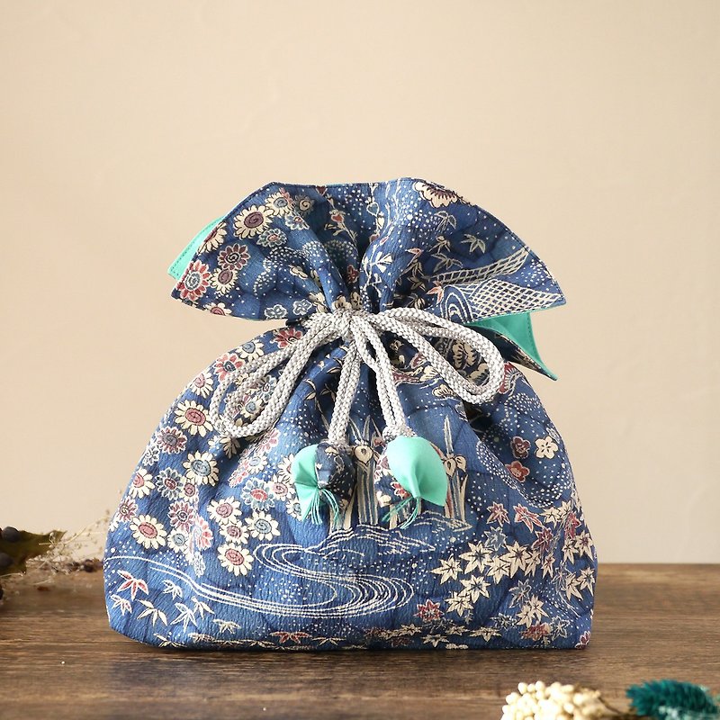 Kimono Drawstring pouch FUGURO that calls for happiness Medium size - กระเป๋าเครื่องสำอาง - เส้นใยสังเคราะห์ สีน้ำเงิน