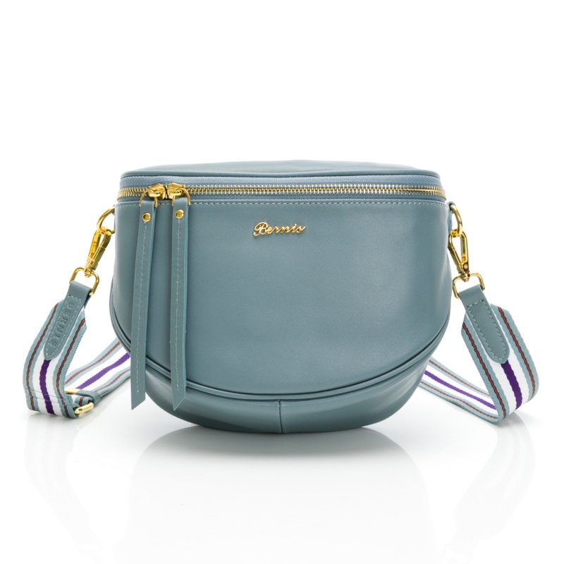 斜側背| 半月形胸包-寶寶藍 柔軟牛皮/撞色背帶 - 側背包/斜背包 - 真皮 藍色