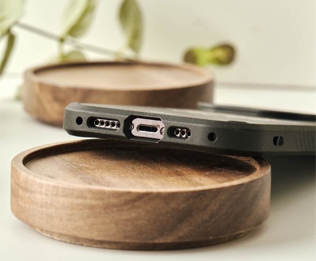 プルート iPhone スマホケース　MagSafe 対応 ディズニー クラシック「困惑のプルート」デザイン オーロラマット