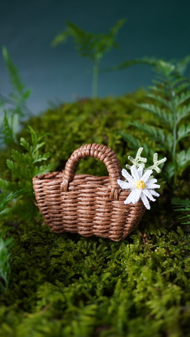 Crocheted Daisy Flower Basket Brooch Niche Literary Mori Girl Pin Gift Autumn and Winter - Brooches - Thread 