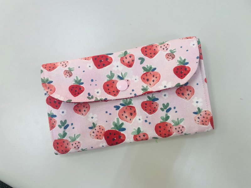 Strawberry-medium length clip wallet - กระเป๋าสตางค์ - ผ้าฝ้าย/ผ้าลินิน สึชมพู