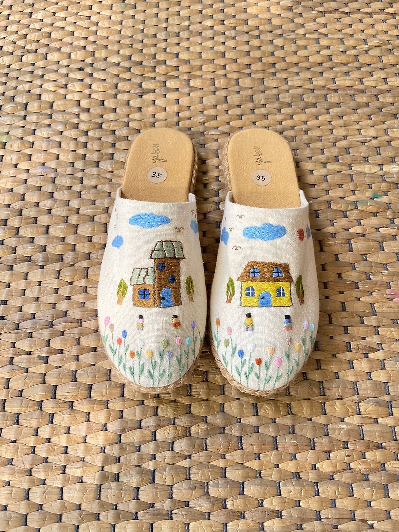 Hand Embroidered Handmade Shoes - 女款休閒鞋 - 棉．麻 白色