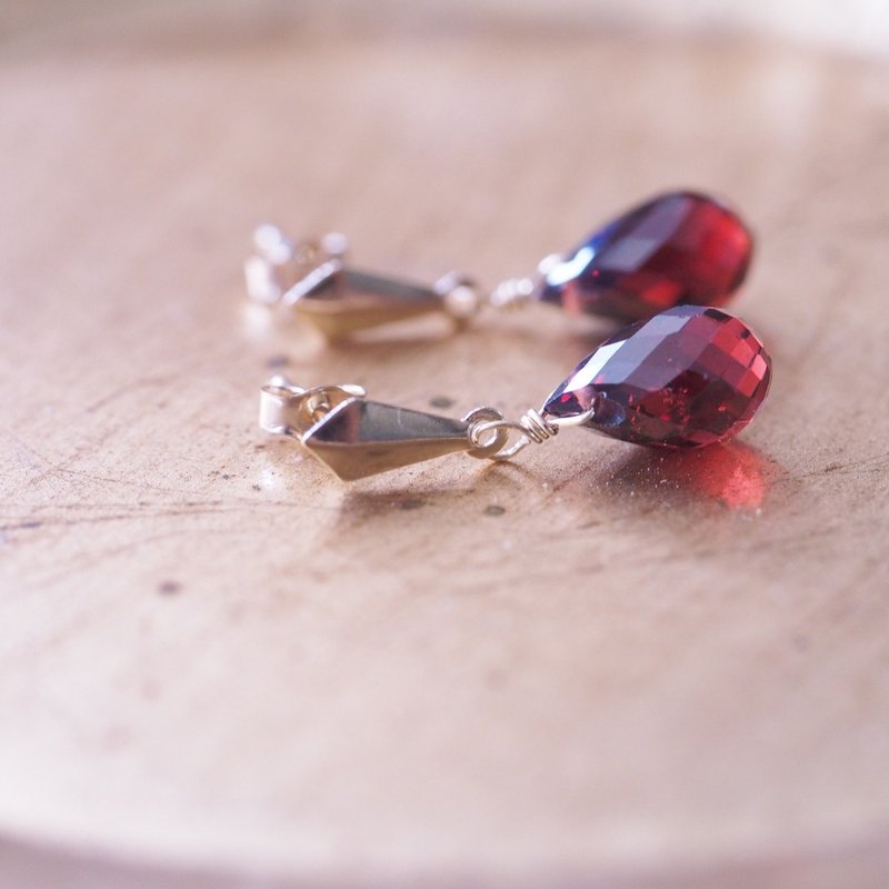14KGF AA紅石榴石針式耳環 Red Garnet studs earring - 耳環/耳夾/耳骨夾 - 半寶石 紅色