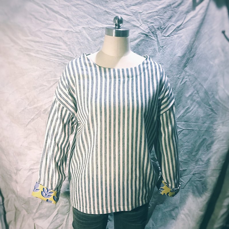 Gray blue and white anti-fold cotton and linen long-sleeved - เสื้อผู้หญิง - ผ้าฝ้าย/ผ้าลินิน สีเทา