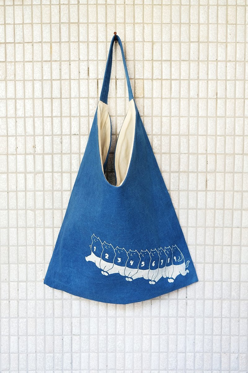 Sports Day - herbal dyed shoulder bag - Messenger Bags & Sling Bags - Plants & Flowers Blue