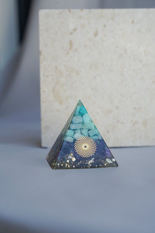 予約注文 [パープル、 天河石] オルゴナイト クリスタル エネルギー ピラミッド オルゴナイト 6x6 cm