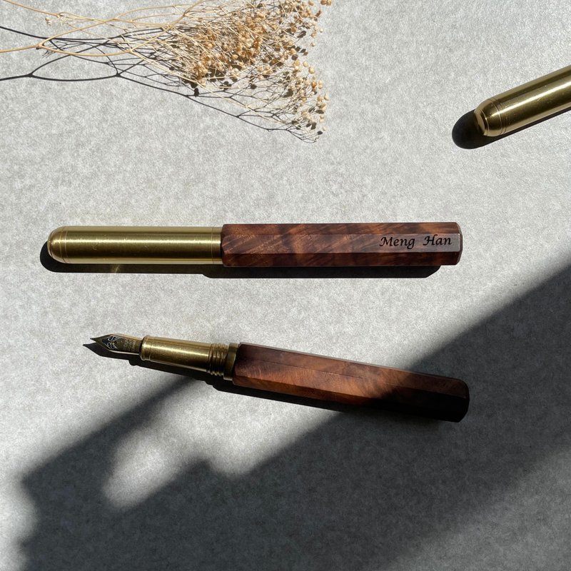 【快速客製】黃銅-原木角角鋼筆│限量琥珀胡桃木免費刻 - 鋼筆 - 木頭 咖啡色