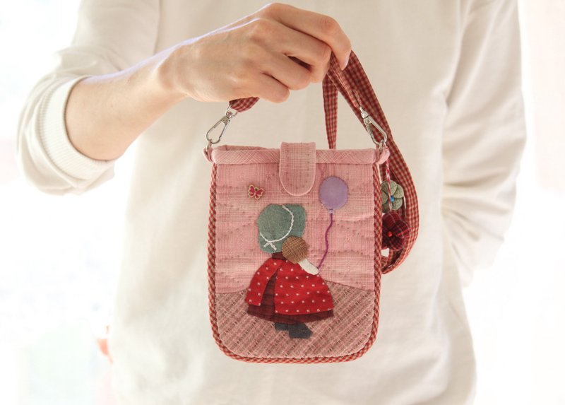 Personalized Small crossbody bag made in Japanese patchwork style - กระเป๋าถือ - วัสดุอื่นๆ สึชมพู