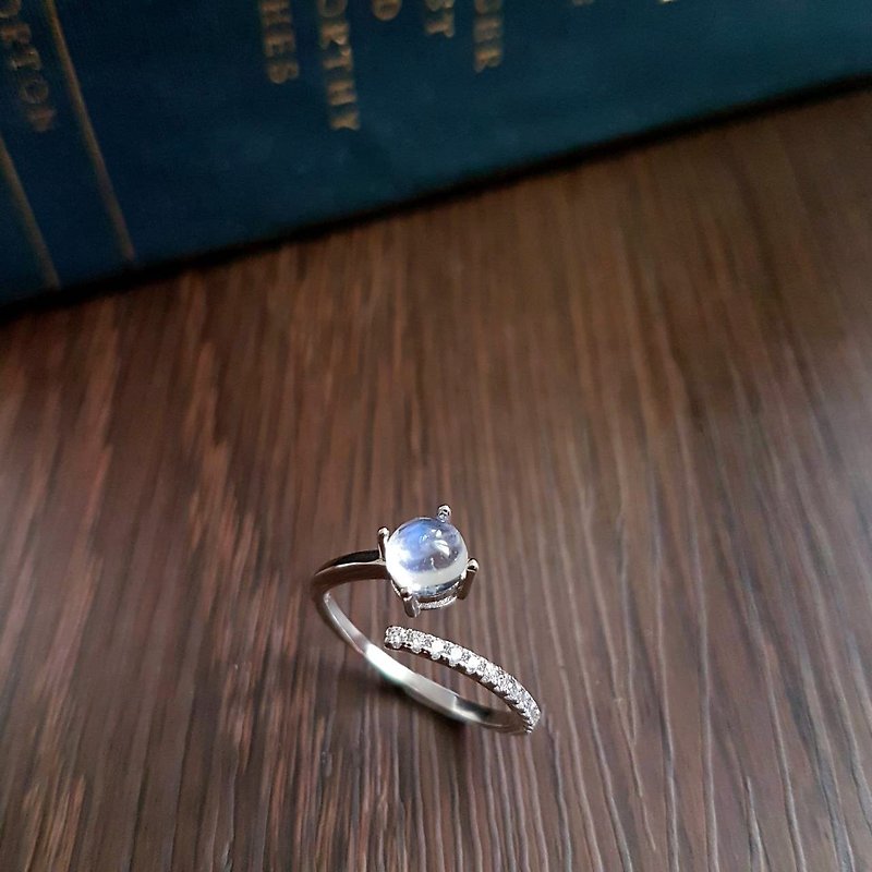 琉月。6mm藍月光石925銀戒指  食指戒 可調戒圍 - 戒指 - 純銀 藍色