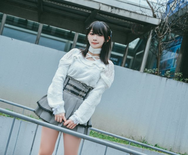 極美品　シーナリー　オフショルダー　長袖ニット　ライトグレー 　フリーサイズ 極美品シーナリーオフショルダー長袖ニットライトグレー