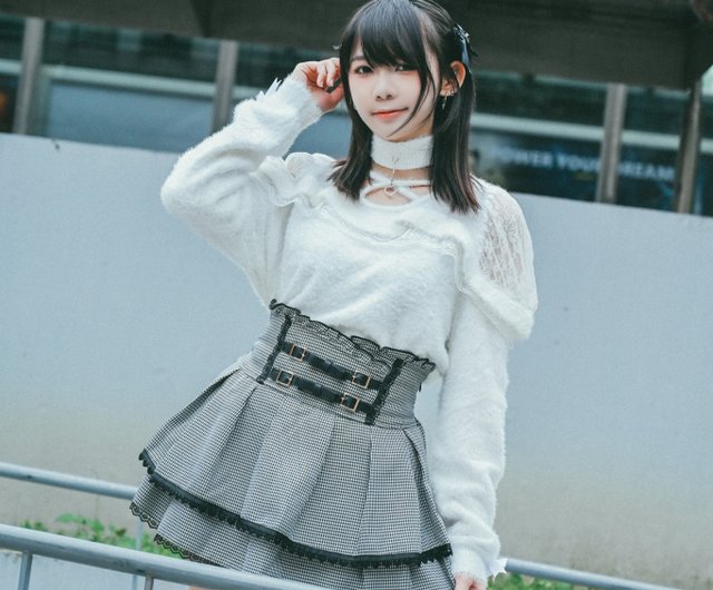 レオナール　ニット　半袖　花柄　刺しゅう　ストーン　ビーズ　シルク混　40 レオナール ニット 半袖 花柄 刺しゅう ストーン ビーズ シルク