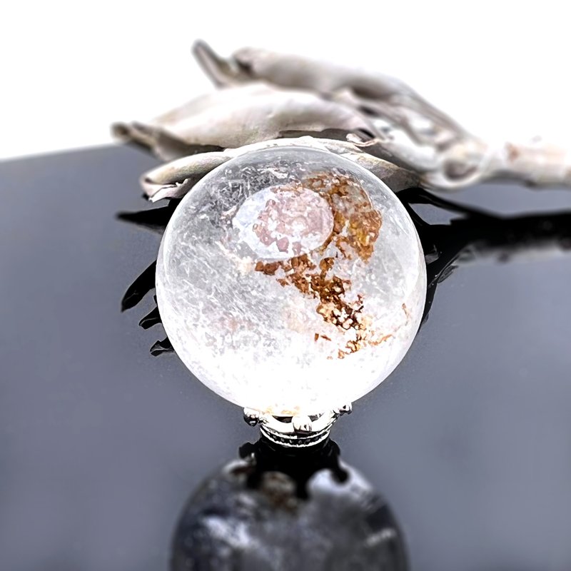 形態。水晶球 淨化 療癒 冥想 l 紅泥骸骨水晶球 有天然礦坑 l - 擺飾/家飾品 - 水晶 多色