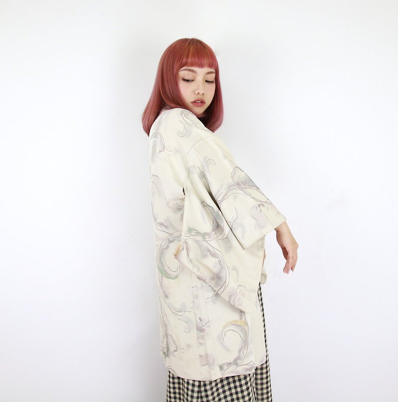 Back to Green-Japan brought back feather woven kimono ivory silver river / vintage kimono - เสื้อแจ็คเก็ต - ผ้าไหม 