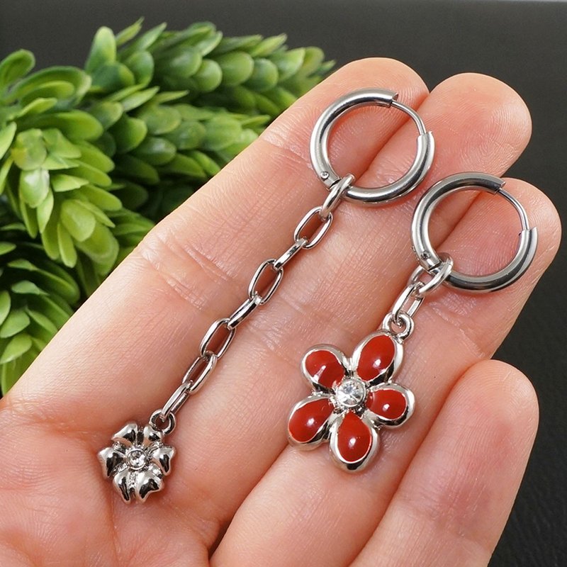 Red Flower Enamel Hoop Earrings Floral Dangle Mismatched Earrings Hoops Jewelry - 耳環/耳夾/耳骨夾 - 琺瑯 紅色