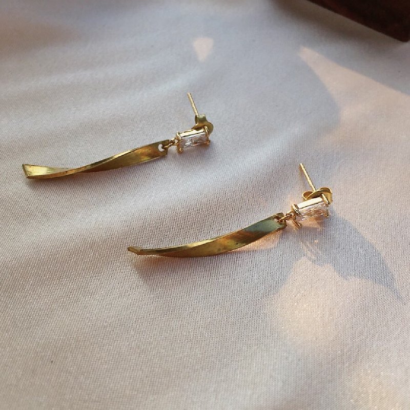 Lost stars Brass Earrings Zircon 925 Sterling Silver Ear Bag 14K Gold - Earrings & Clip-ons - Copper & Brass Gold