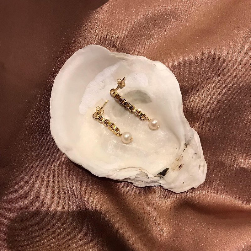 Partitar goldie earring - Earrings & Clip-ons - Pearl Gold