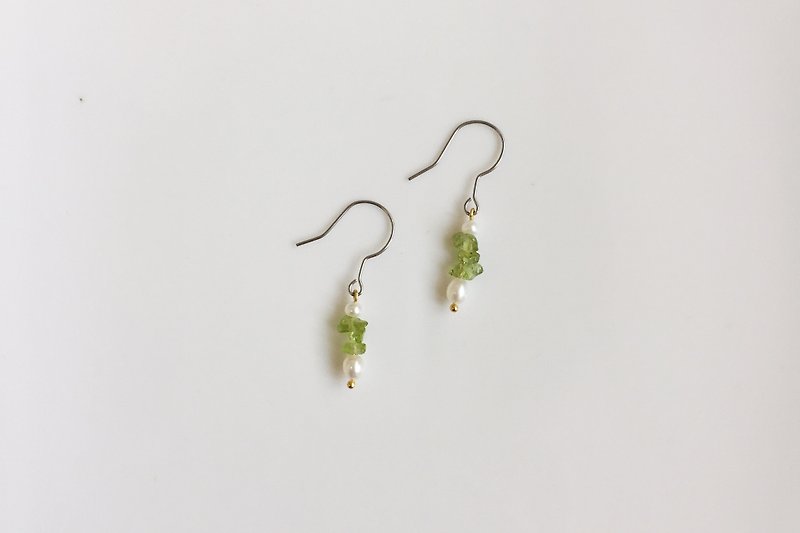 spring 珍珠天然石造型耳環 - 耳環/耳夾 - 其他金屬 綠色