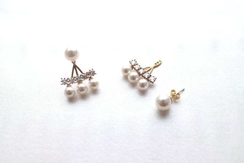 Moon light-Zircon brass handmade earrings - ต่างหู - ทองแดงทองเหลือง ขาว
