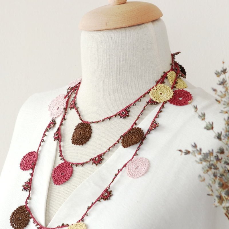 [OUTLET] 150cm蕾絲針織套索 [卷] 覆盆子巧克力 - 項鍊 - 聚酯纖維 紅色