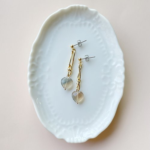 Lunka Handmade Accessories Fluorite petit heart ピアス/イヤリング gray beige